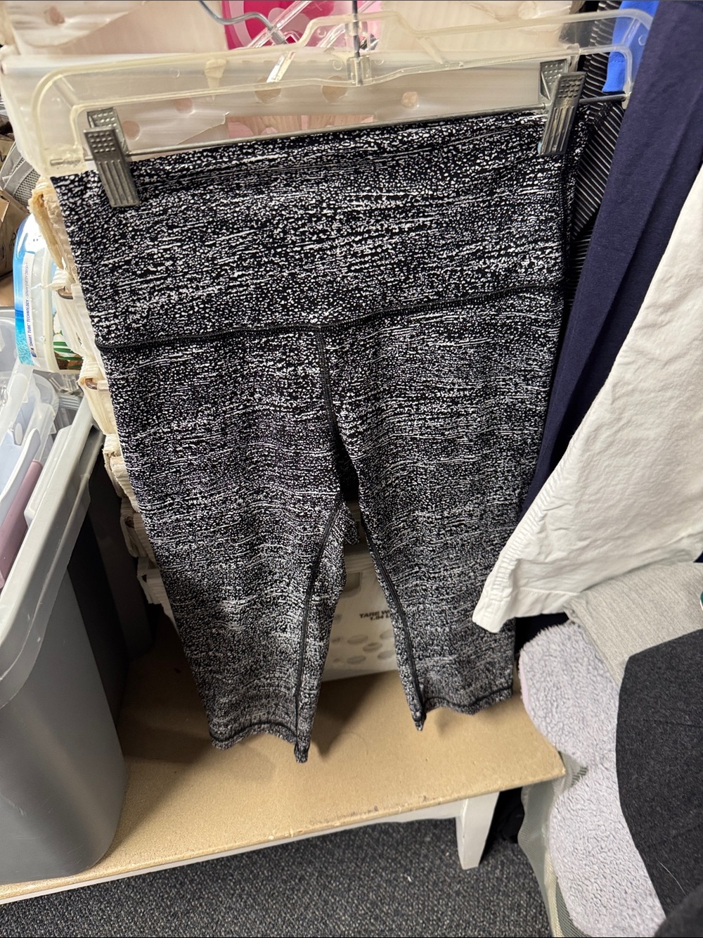 Lululemon crop leggings size 6 // 092026